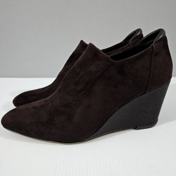 NEW Donald Pliner Tanah Bootie Size 9.5 Brown Stretch Suede Shootie Fall Wedge - Picture 1 of 14